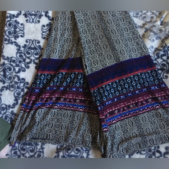 Bell Bottom Patterned Pants ✨ - Picture 3 of 6